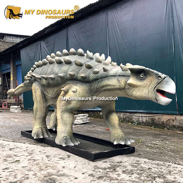 Life-size-Ankylosaur-model-2.gif