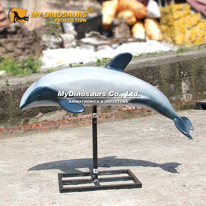 hector-dolphin-statue