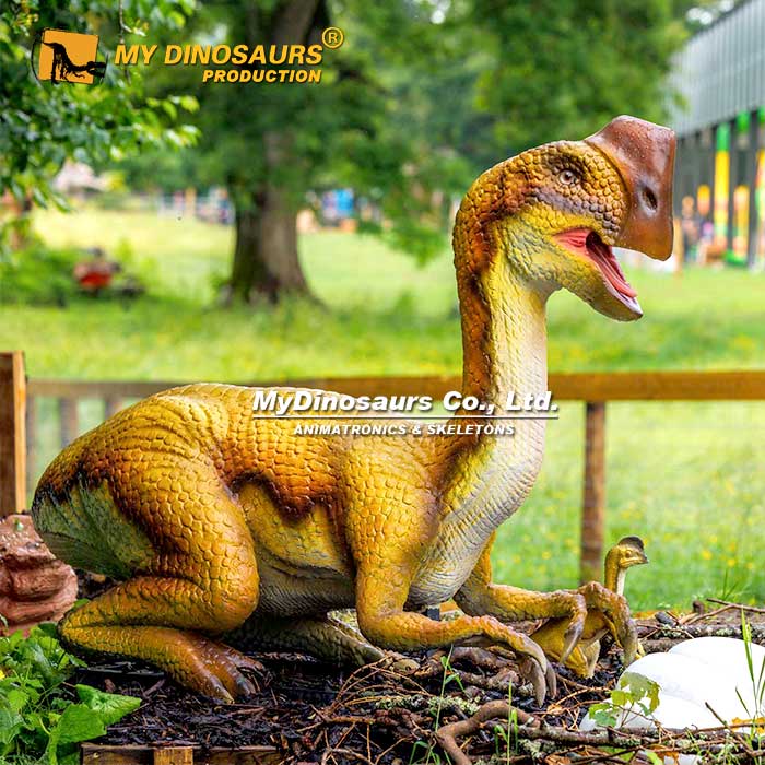 Oviraptor-and-baby-in-Eggs-2 Oviraptor-and-baby-in-Eggs-2