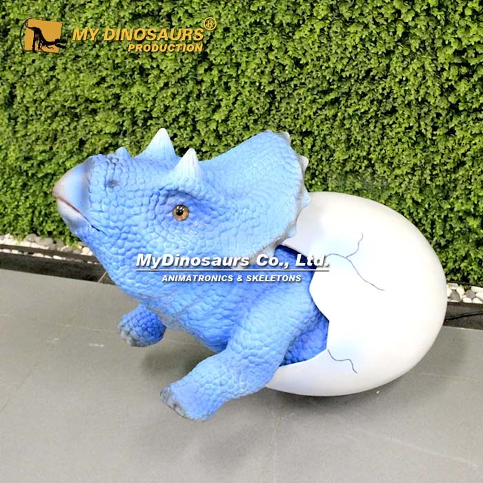 Hatching baby dino triceratops