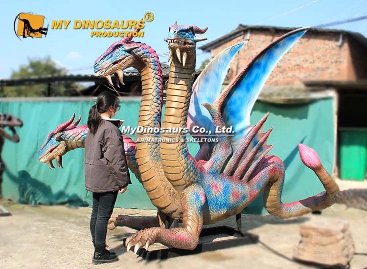 Three-headed dragon animatronic Three-headed dragon animatronic