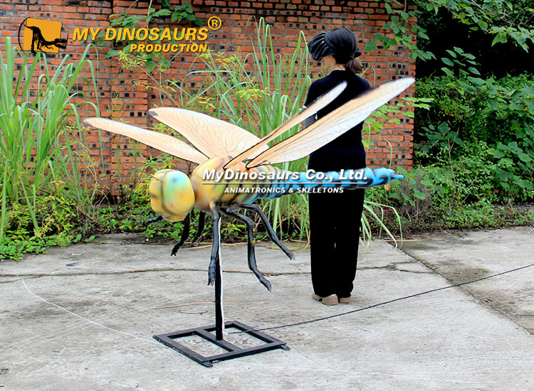 Animatronic Dragon with Stand 2
